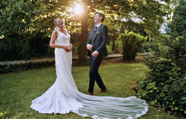 Christophe Blaszkowski – Photographe de Mariage Lille / Nord / Hauts-de-France Photographe Mariage Arras - Photo de couple avec soleil, eclat de rire Galerie 19