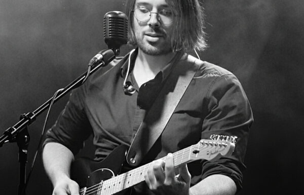 Clément Vigier – Chanteur Guitariste Clément vigier, chanteur guitariste à Monltuçon dans l'allier Galerie 3